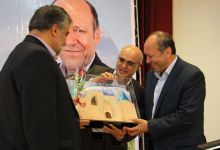 گزارش تصویری از اهداء جوایز  در همایش تجلیل از پرفسور علی اکبر جلالی چهره ماندگار شهرستان شاهرود 